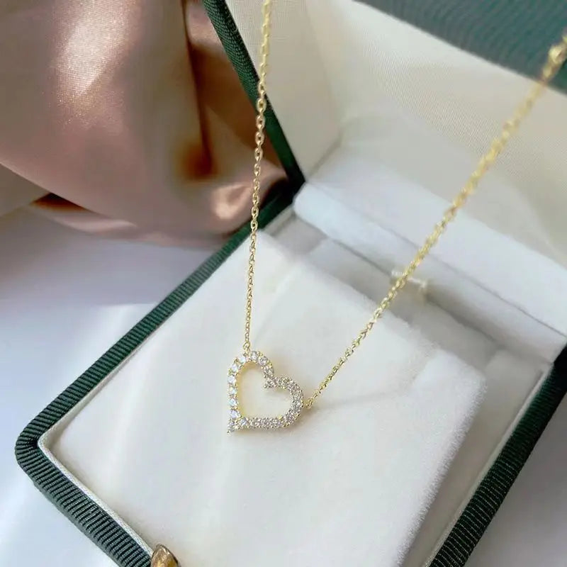 Korean Fashion Necklace for Women Heart Shaped Zircon Necklace Pendant Temperament Clavicle Chain Birthday Party Jewelry Gift